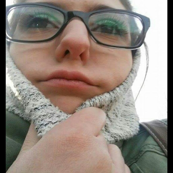 Meet your Posher, Brooke - Picture 1 of 1