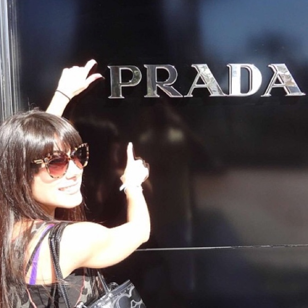 Meet your Posher, Claudia