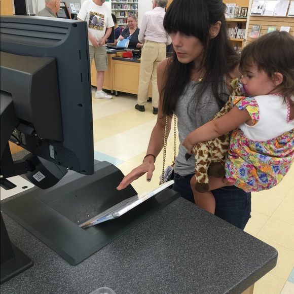 Meet your Posher, Claudia - Picture 3 of 8