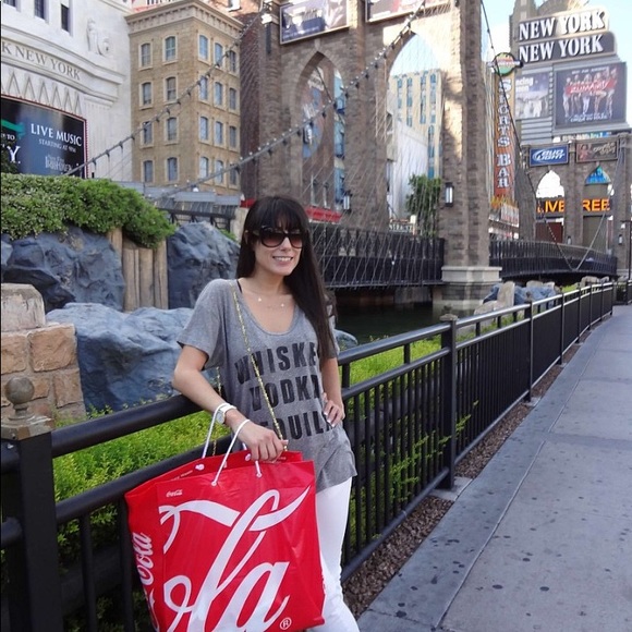 Meet your Posher, Claudia - Picture 6 of 8