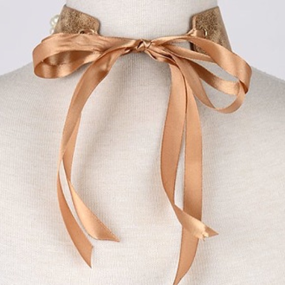 PEARL RIBBON TIE CHOKER & EARRINGS - Picture 3 of 4