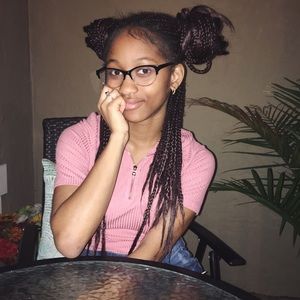 Meet your Posher, Kayla