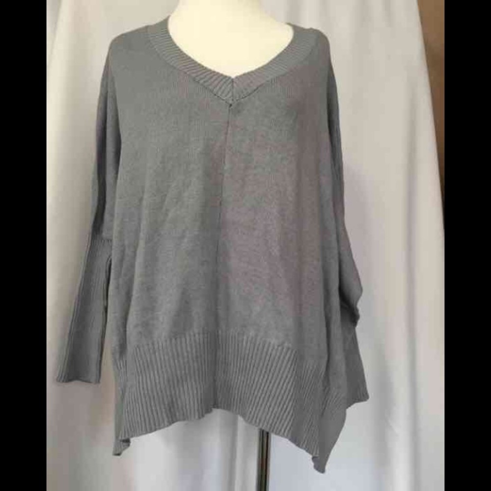 New JJ basic gray sweater size L