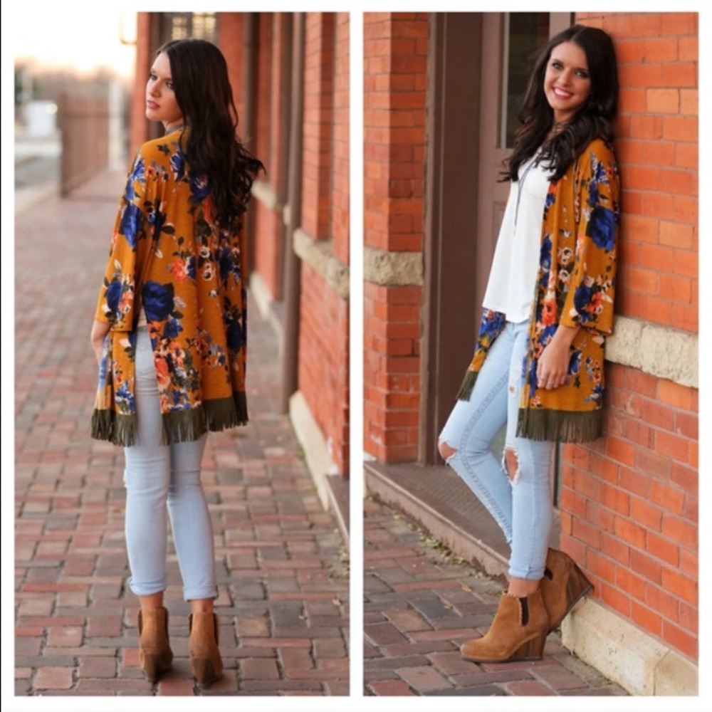 Gorgeous Floral Boho Fringe Kimono - Picture 2 of 3
