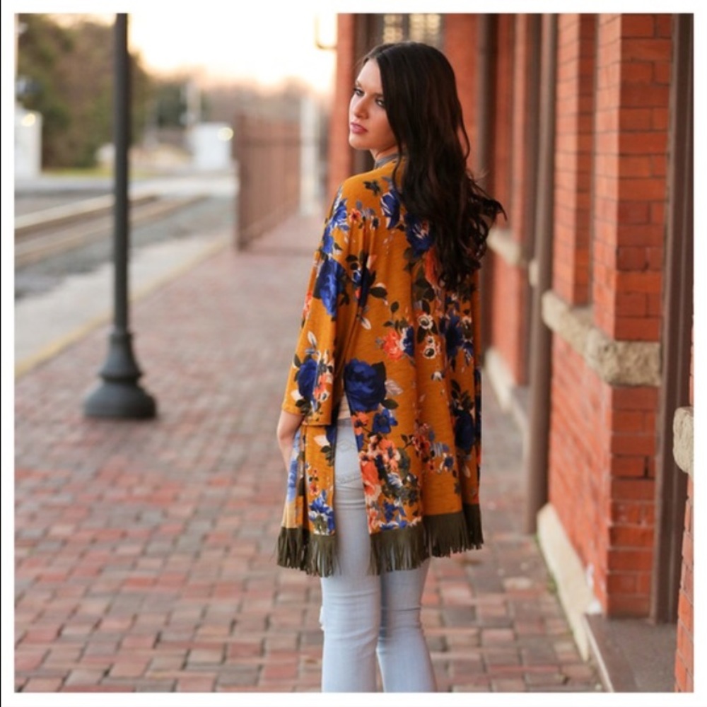 Gorgeous Floral Boho Fringe Kimono - Picture 3 of 3