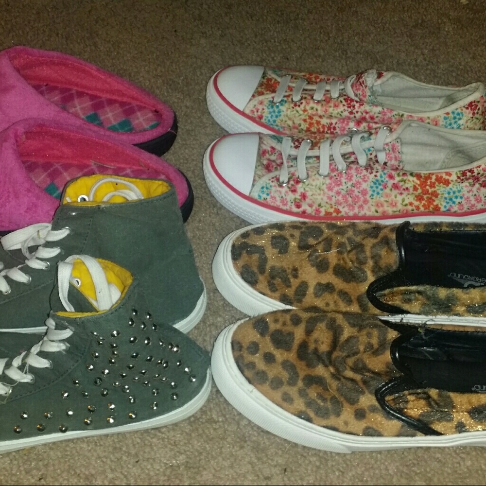 Five pair of Women shoes for one low price!