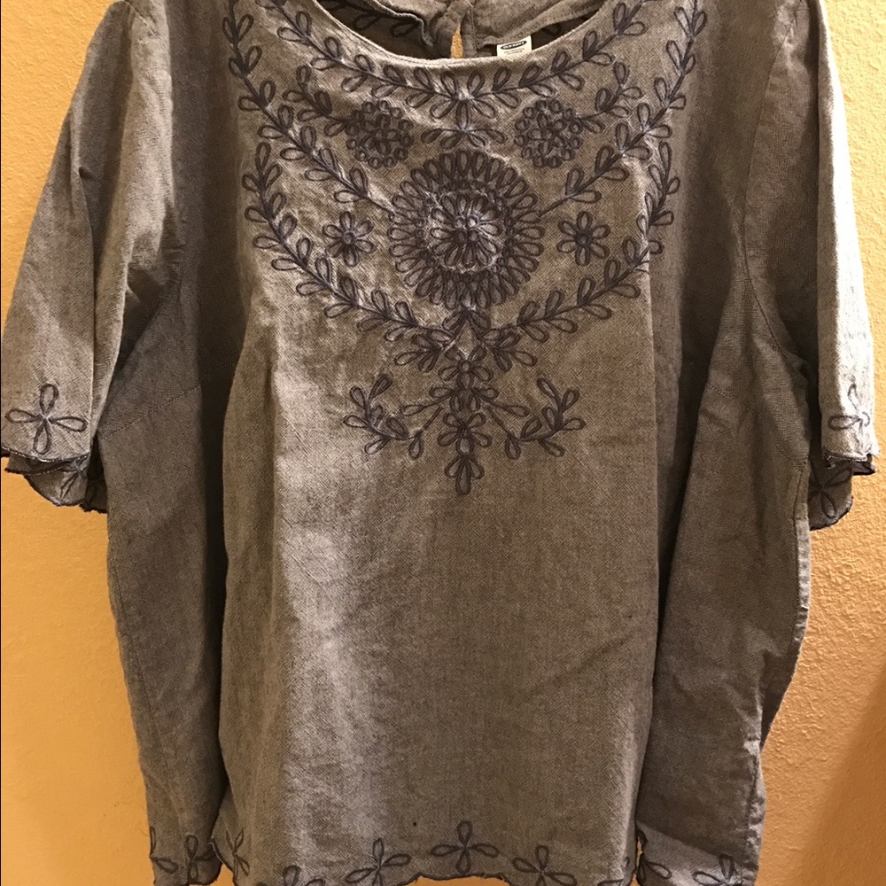 XL Old Navy embroidery top