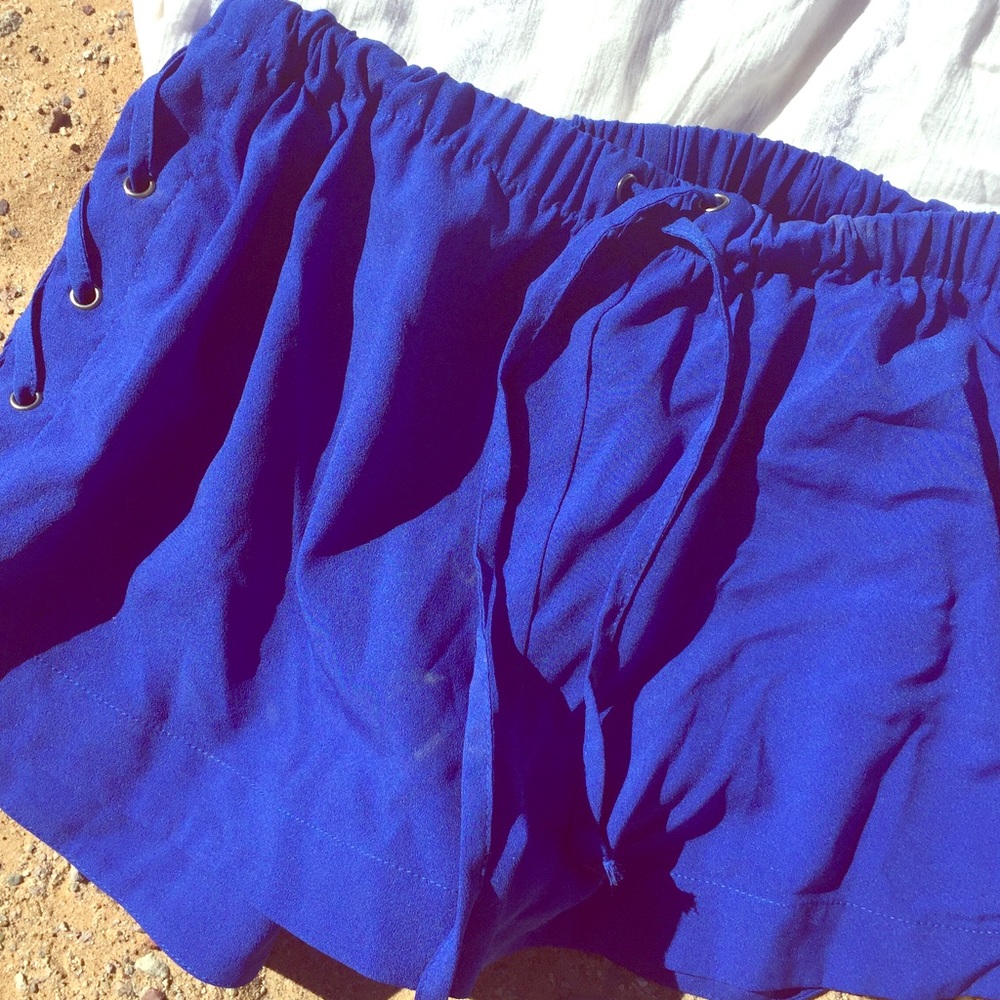 Blue Cotton short shorts with side detail.