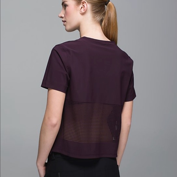 ❤️ LULULEMON Perfectly Perfed Tee Black Cherry❤️ - Picture 2 of 8