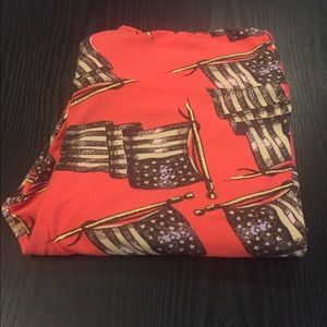 LuLaRoe Tall & Curvy American Flag Leggings 🇺🇸