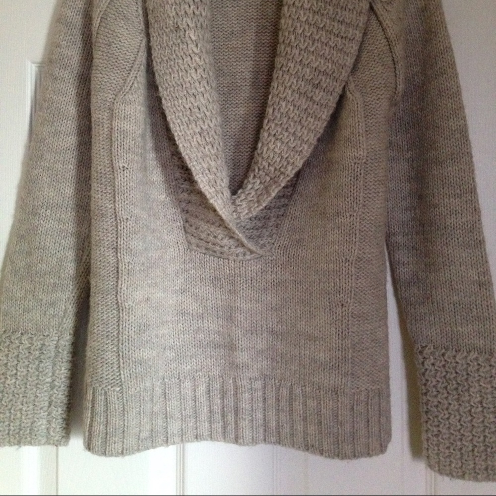LOFT Sweater - Picture 3 of 4
