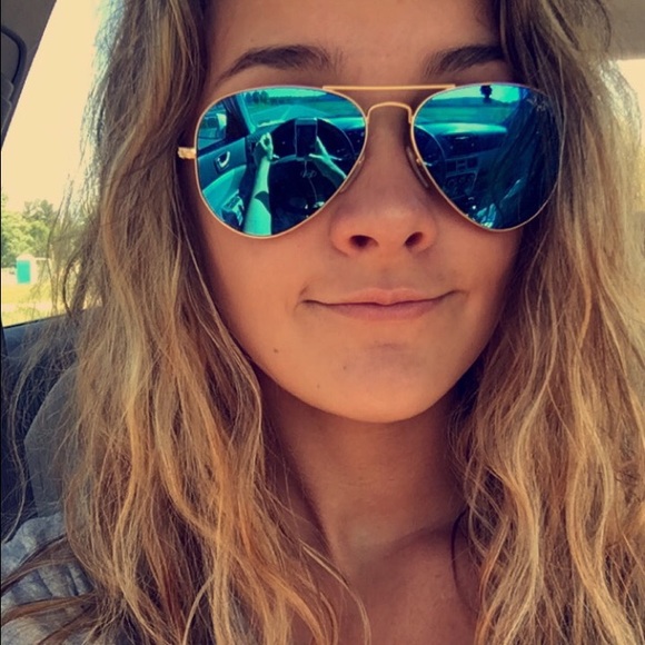 Meet your Posher, Bailee - Picture 3 of 4