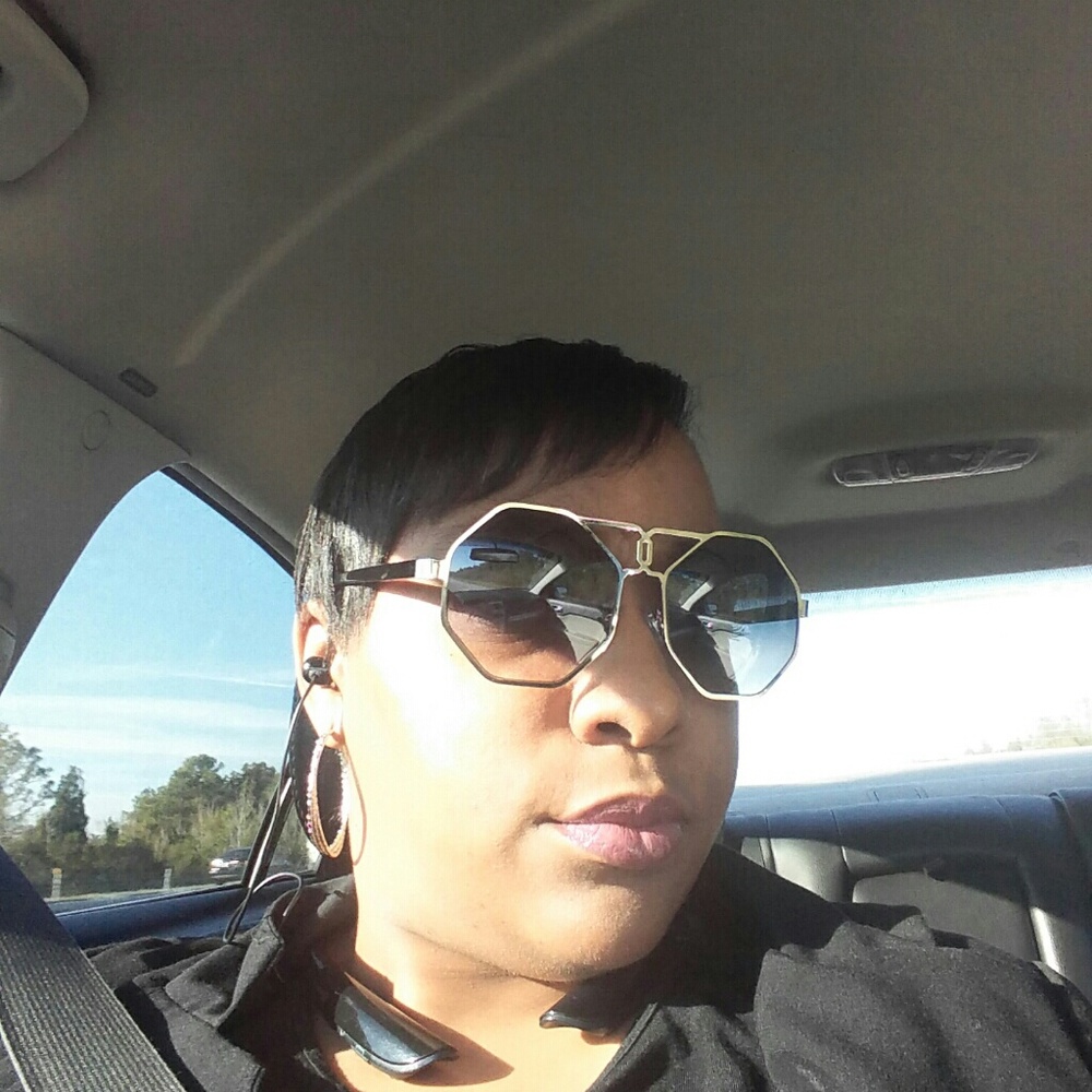 Meet your Posher, Latonya