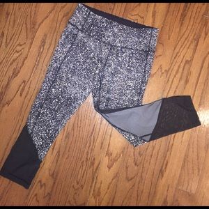 Lululemon athletica size 8 mesh capri leggings EUC