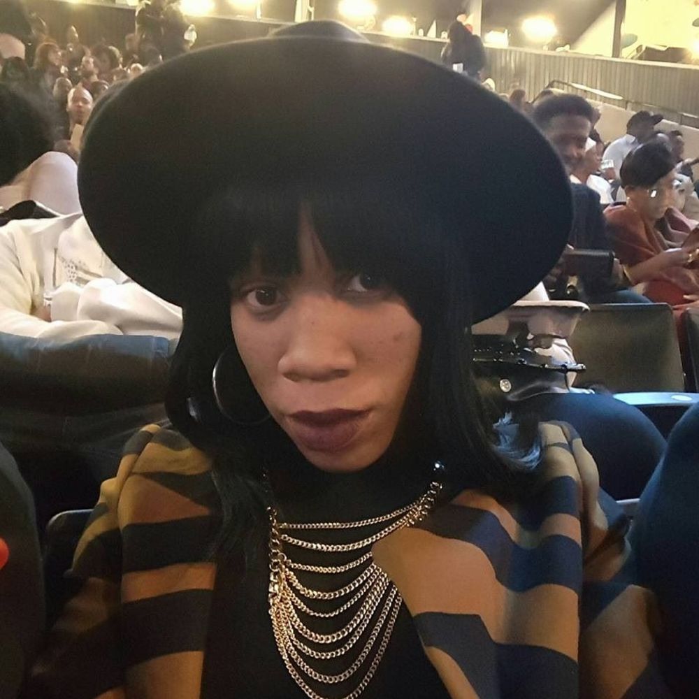 Meet your Posher, Shola