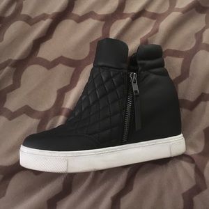 Steve Madden Sneaker heal shoes - size 6M