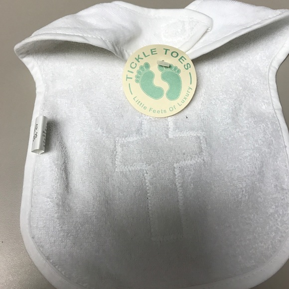 NWT TICKLE TOES ACROSS EMBROIDERED BIB - Picture 2 of 3