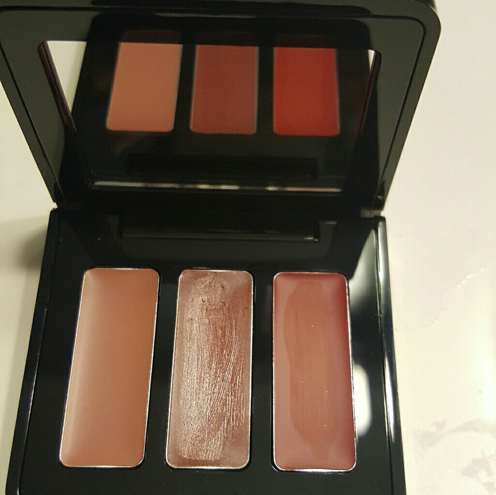 MAC sweet viva glam nutcracker lip compact