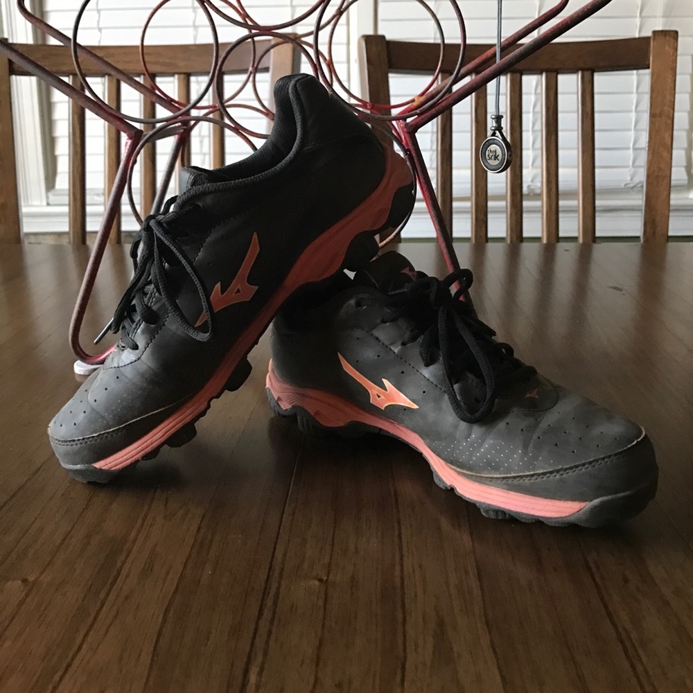 Mizuno softball cleats