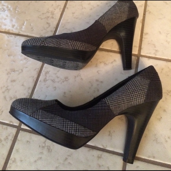 Isaac Mizrahi Gray Plaid Heels Size 9.5 EUC! - Picture 4 of 6