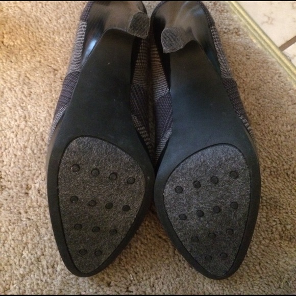 Isaac Mizrahi Gray Plaid Heels Size 9.5 EUC! - Picture 6 of 6