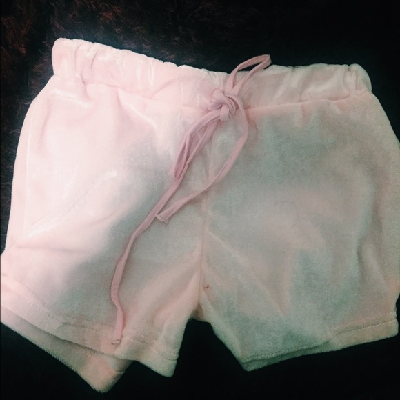 Baby pink velvet shorts - Picture 1 of 3
