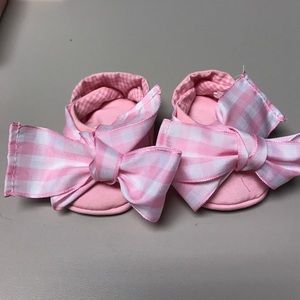 NWT mud pie pink gingham baby shoes