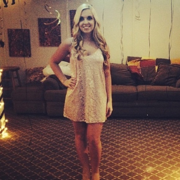 Pink lace slip dress - Picture 4 of 4