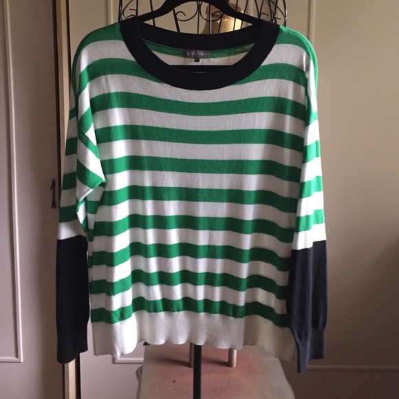 VINCE CAMUTO OVERSIZED LIGHTWEIGHT SWEATER - Picture 1 of 5