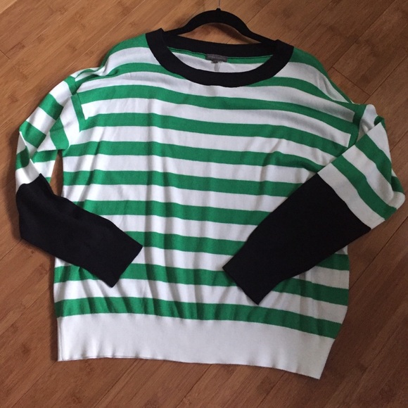 VINCE CAMUTO OVERSIZED LIGHTWEIGHT SWEATER - Picture 2 of 5