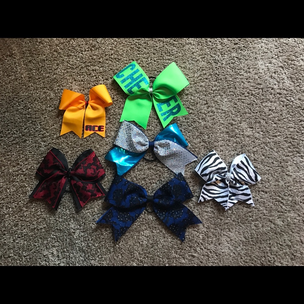 Cheerleading hair bows