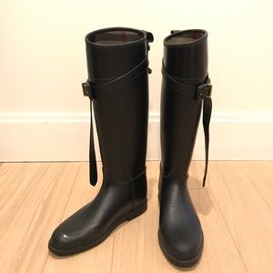 Burberry rain boots☂️