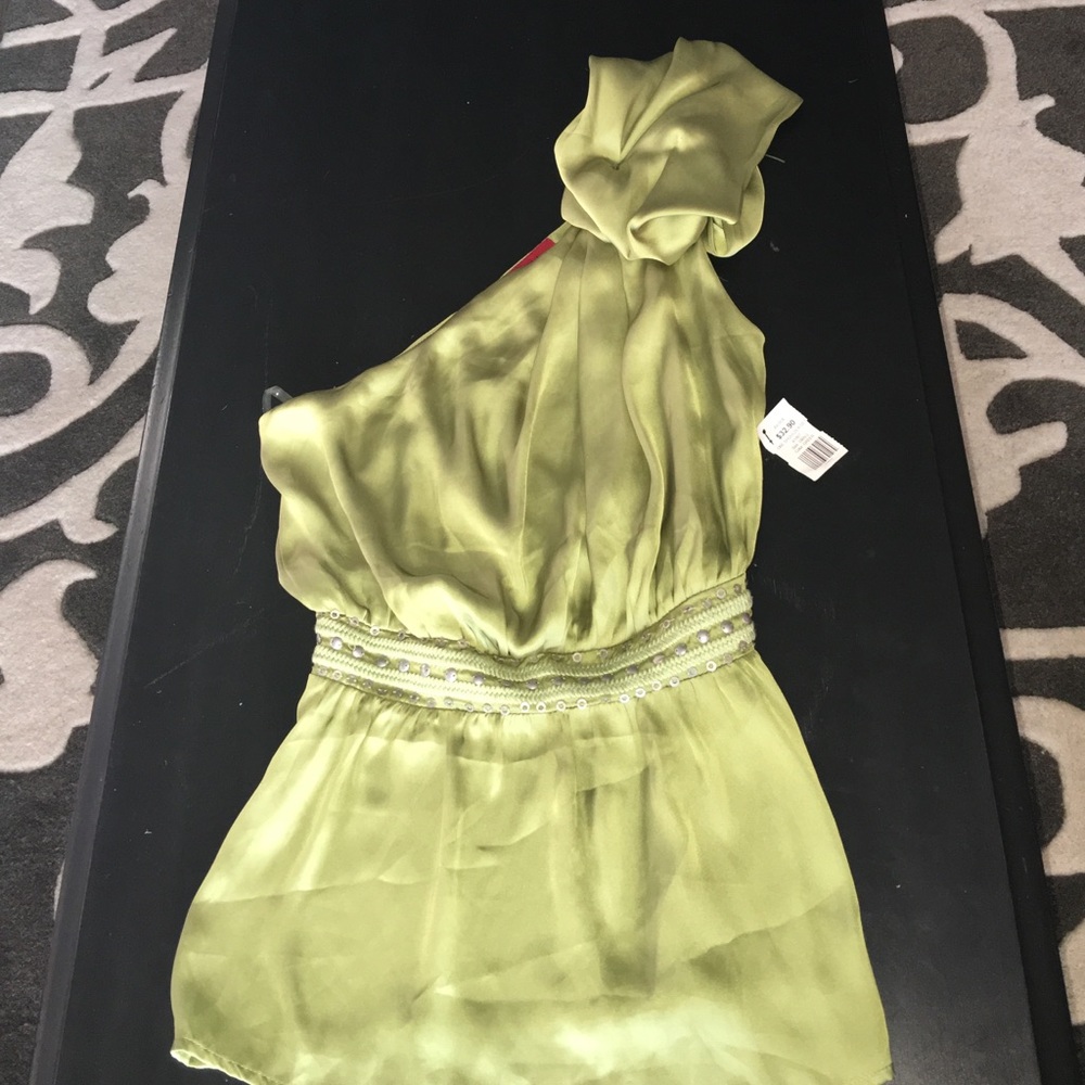 BNWT One shoulder Top. Size Small.