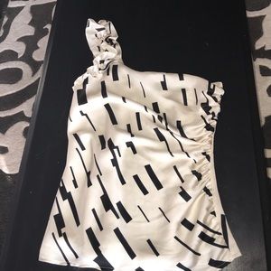 One should top. Size Small.