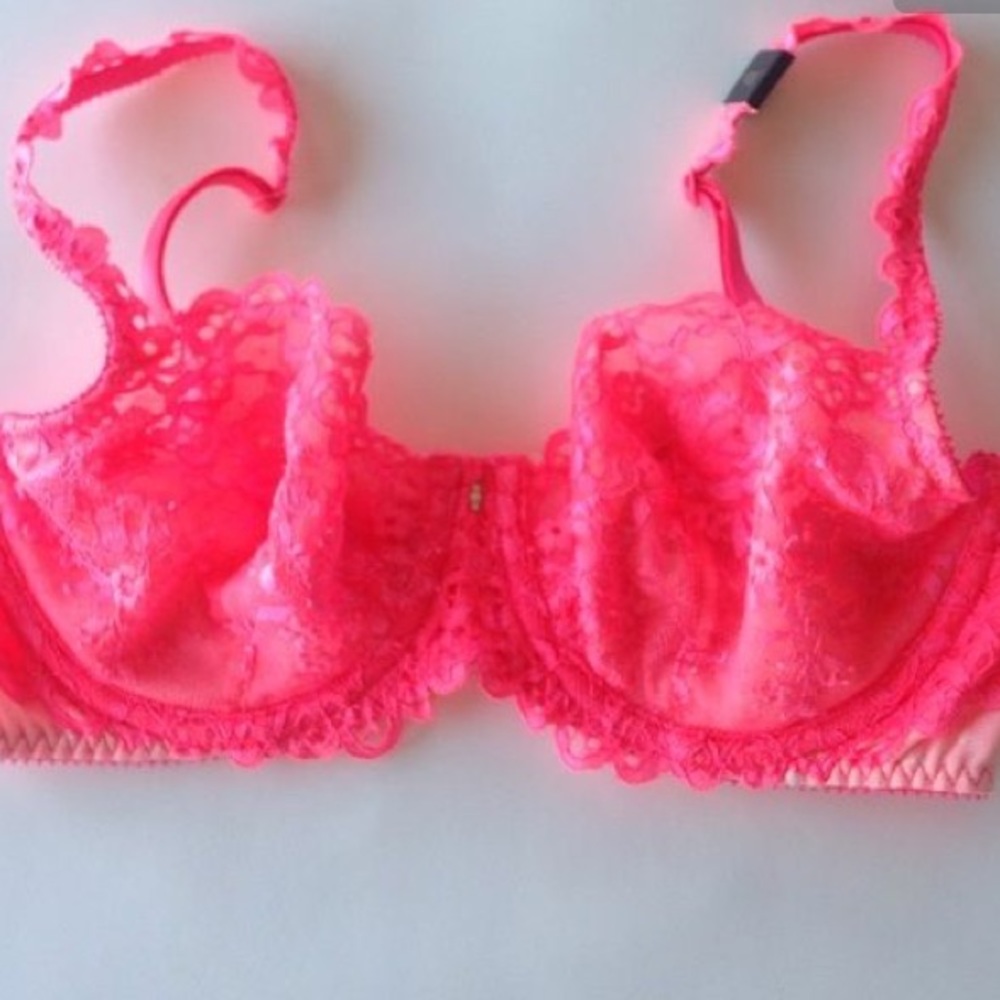 NWT Victoria's Secret 32D sexy unlined bra