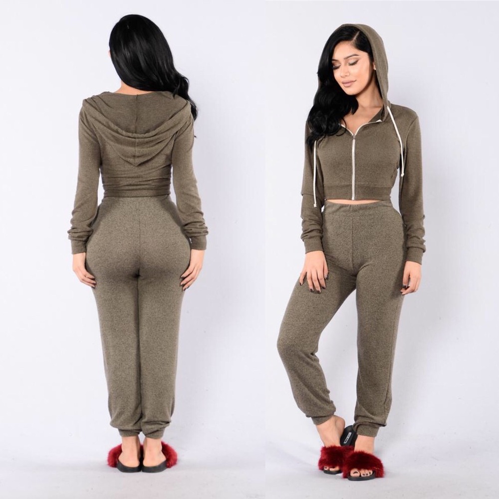 🎀 New Fashion Nova Olive Green Jogger Set🎀