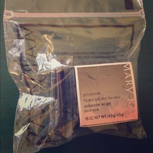 Mary Kay Gel Eyeliner w/ Expandable Brush Black