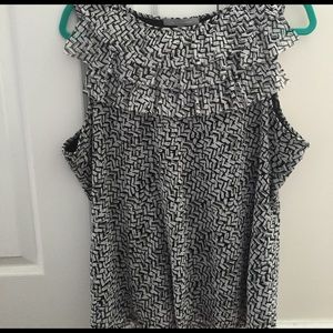 💋Black and White Ruffle Shell💋