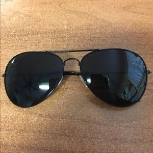 Black aviator sun glasses