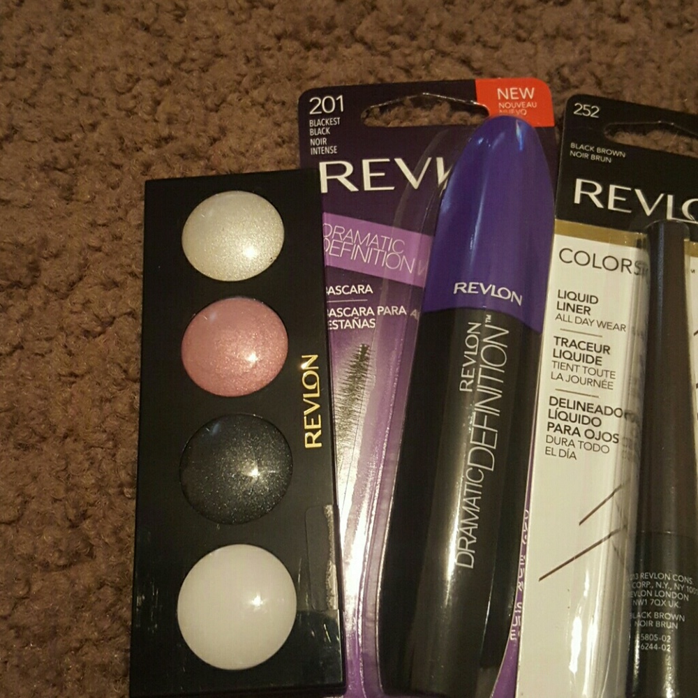 Makeup - Picture 3 of 4