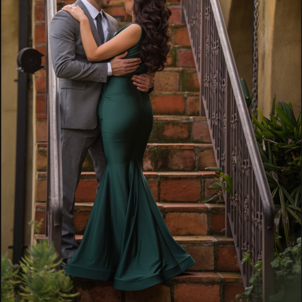 Emerald green evening gown! Size small!