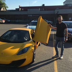 Meet your Posher, Ari