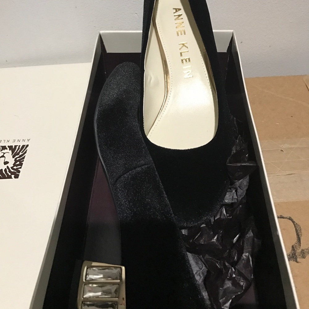ANNE KLEIN black velvet evening pump sz 8.5