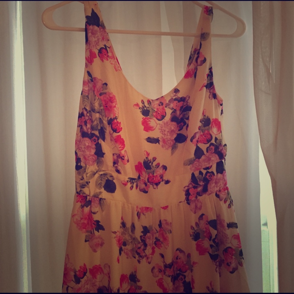 Forever 21 - NWT Floral Maxi Dress - Size M