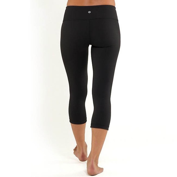 lululemon athletica Pants - 💓NEW LISTING💓 Lululemon Black Capri Pants