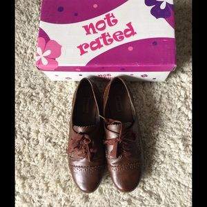 Lace up shoes