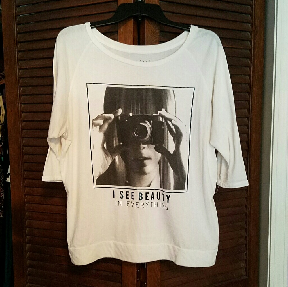 3/4 sleeve graphic tee