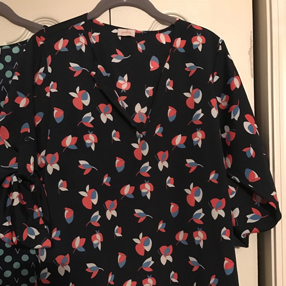Pixley Ivy Petal Print Blouse Size Large.