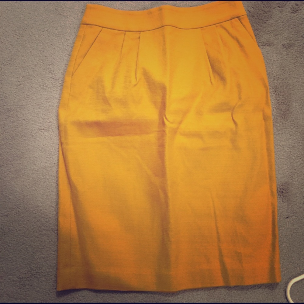 Banana Republic gold yellow pencil skirt - size 2