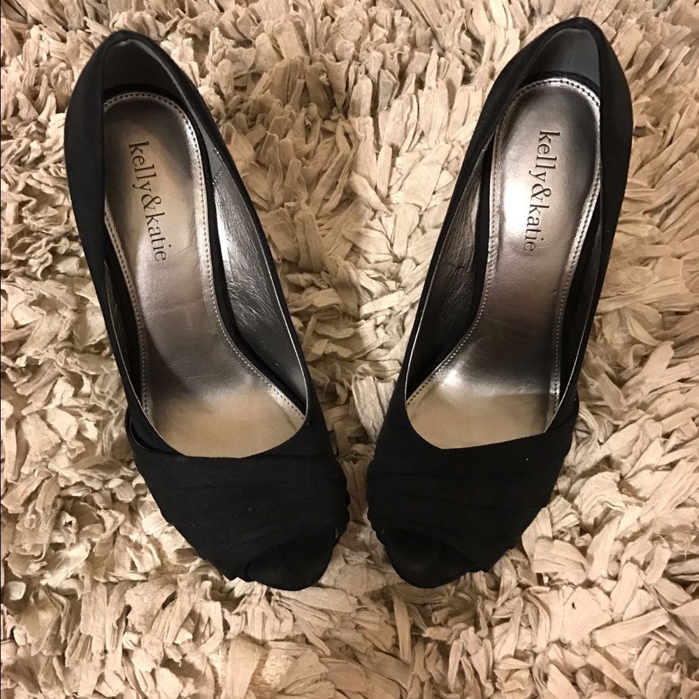 Kelly & Katie suede pumps. Size 8